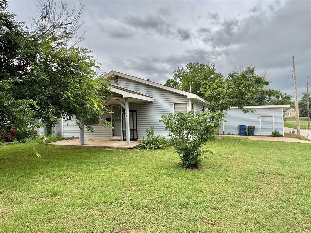 Property Photo: 1502 S 12th Street OK 73018