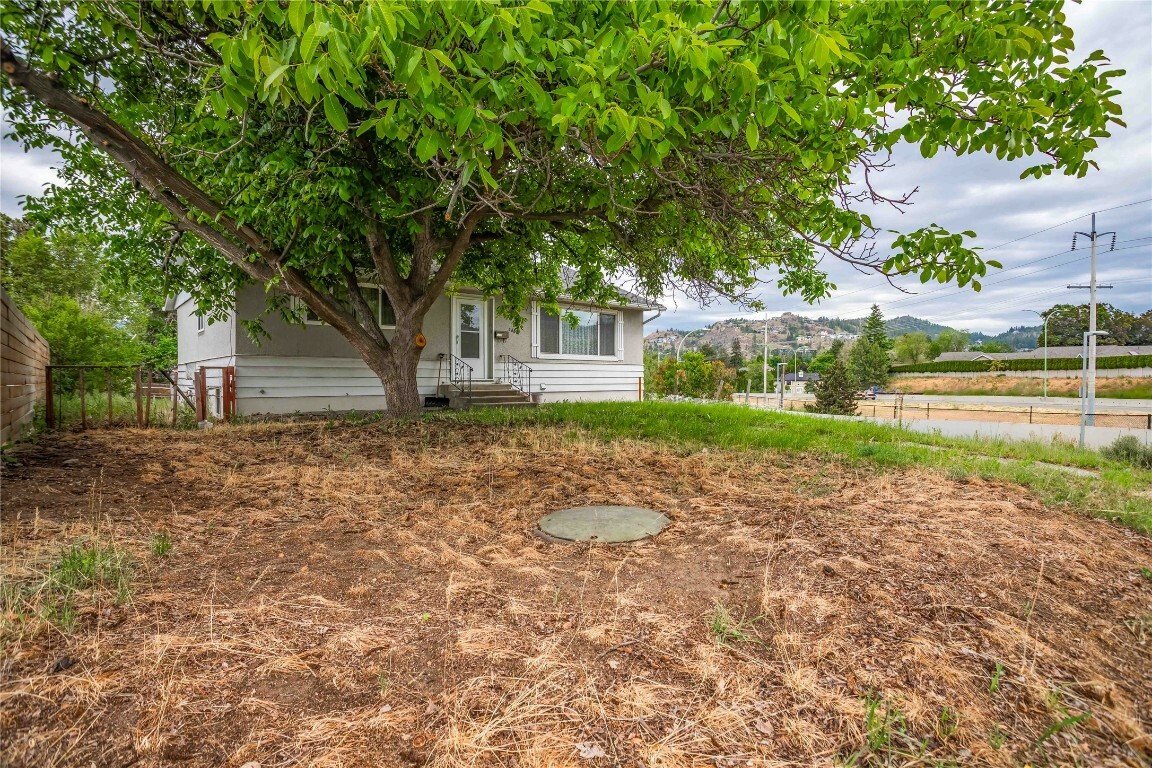 Property Photo:  1358 Cherry Crescent E  BC V1Y 3Y1 
