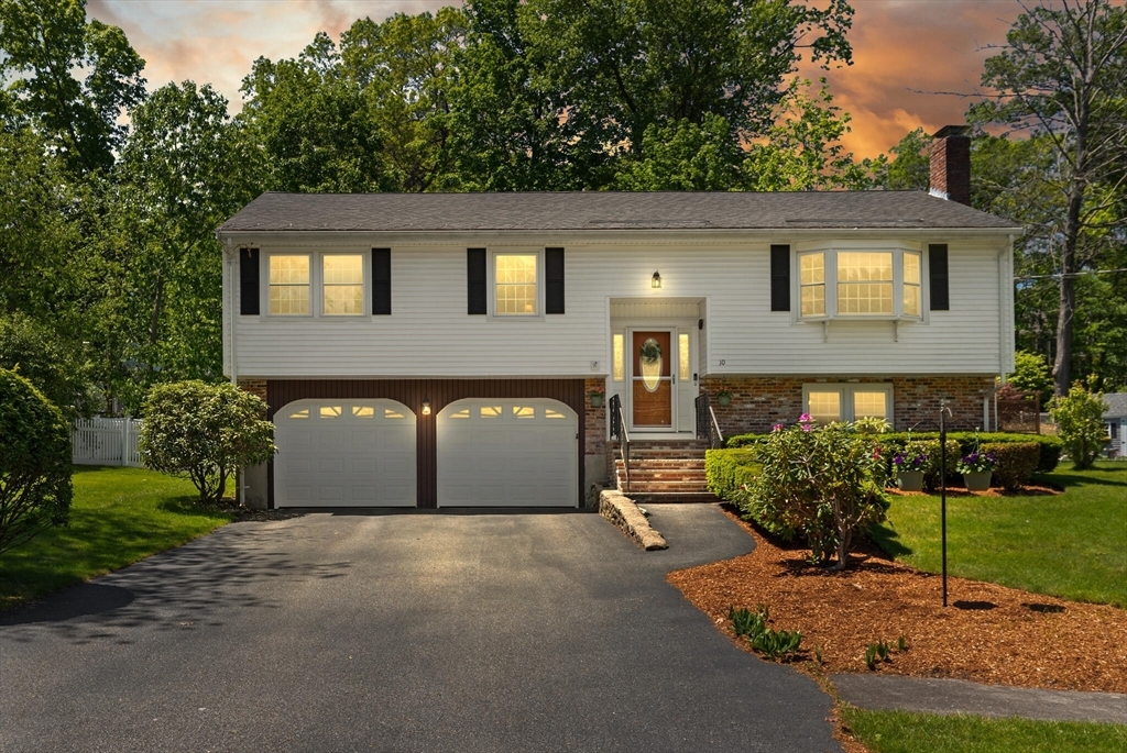 Property Photo: 10 Lisa Lane MA 01867