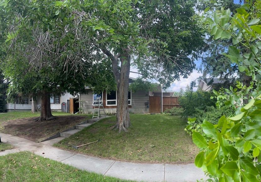 Property Photo: 220 72 Avenue NE AB T2K 0N9