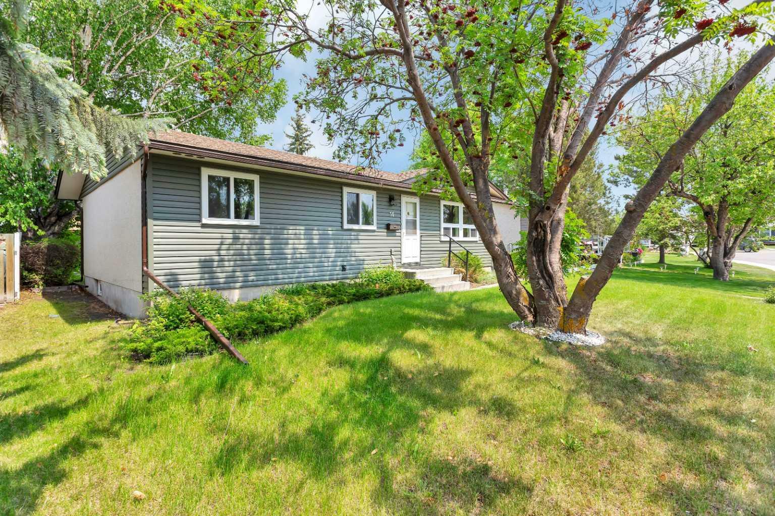 Property Photo: 14 Ovington Close AB T4H 5J3