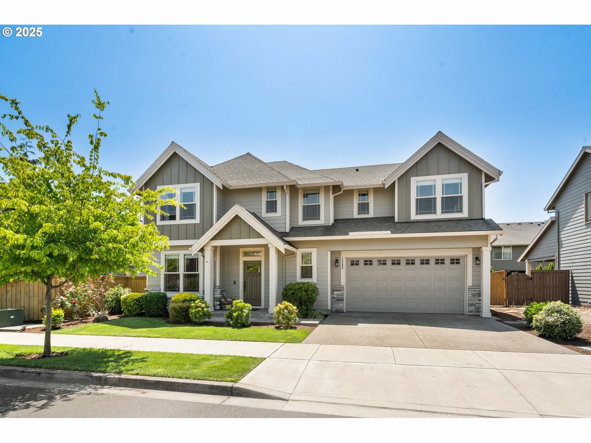 Property Photo: 12209 Mimosa Way OR 97045