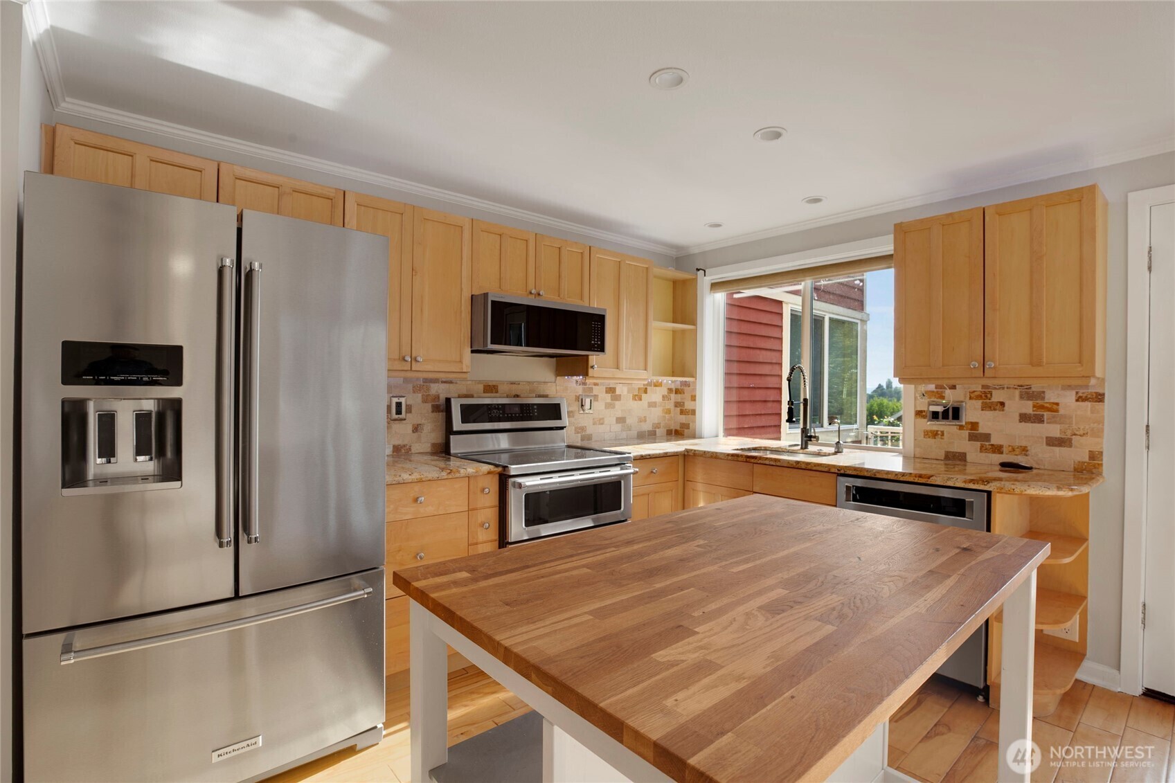 Property Photo: 2400 E Howell Street G WA 98122