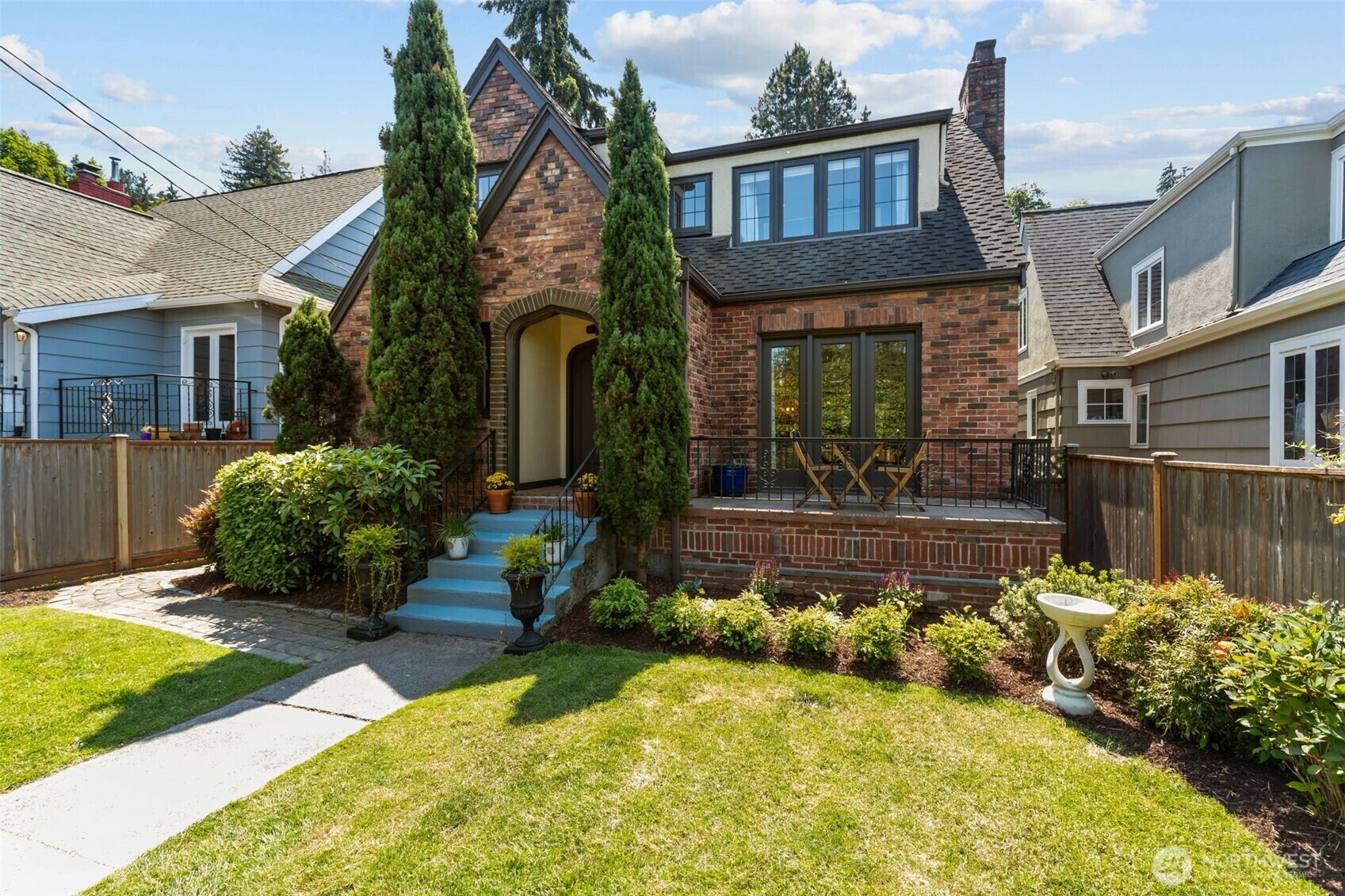 Property Photo:  2033  Boyer Avenue E  WA 98112 