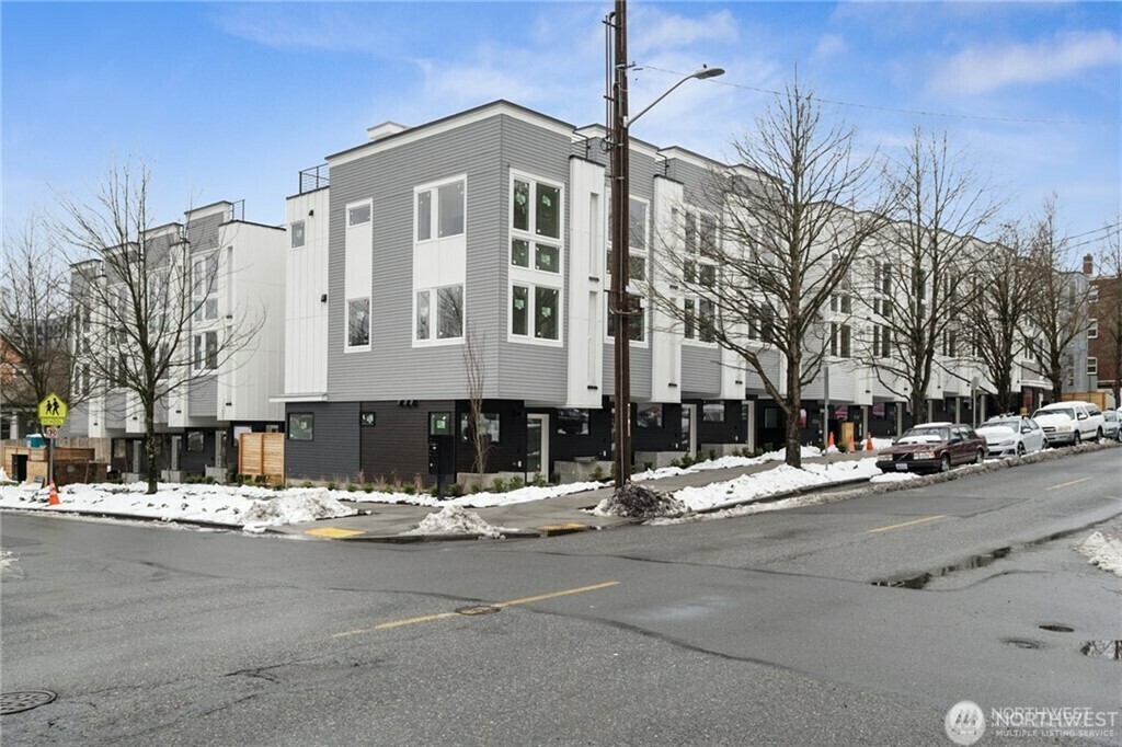 1326 E Spring Street  Seattle WA 98122 photo