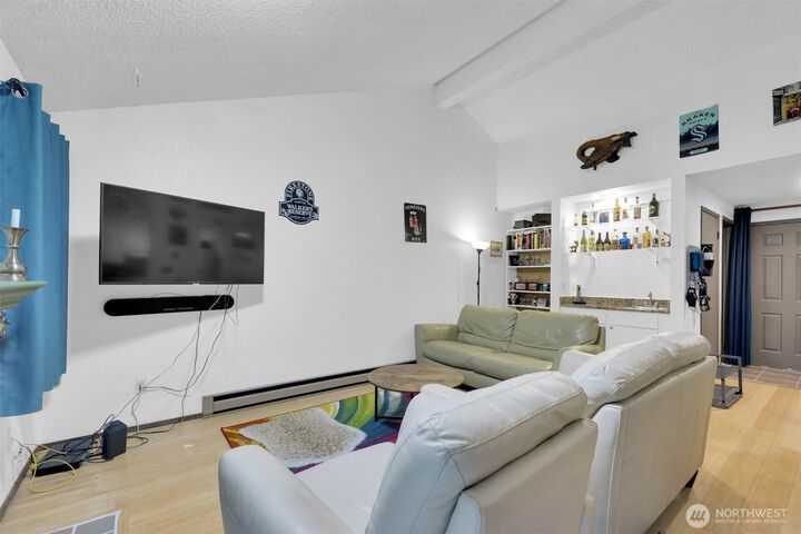 Property Photo: 15370 62nd Avenue S B4 WA 98118