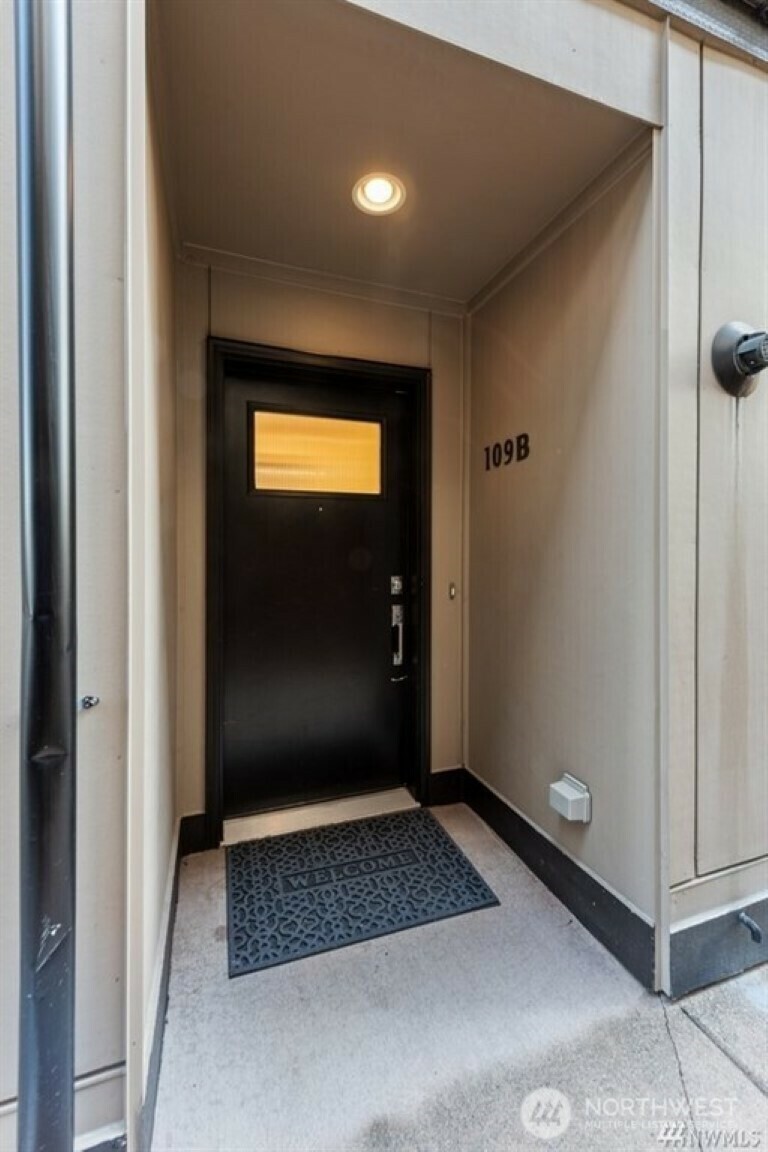 Property Photo: 109 13th Avenue E B WA 98102