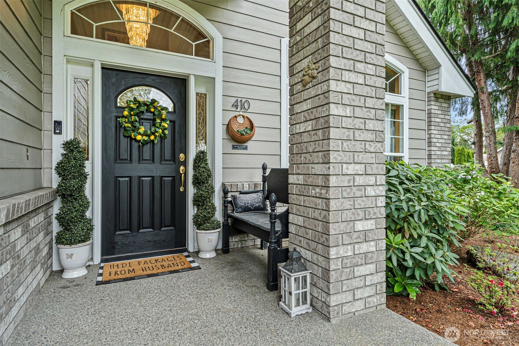 Property Photo: 410 Riverview Drive NE WA 98002