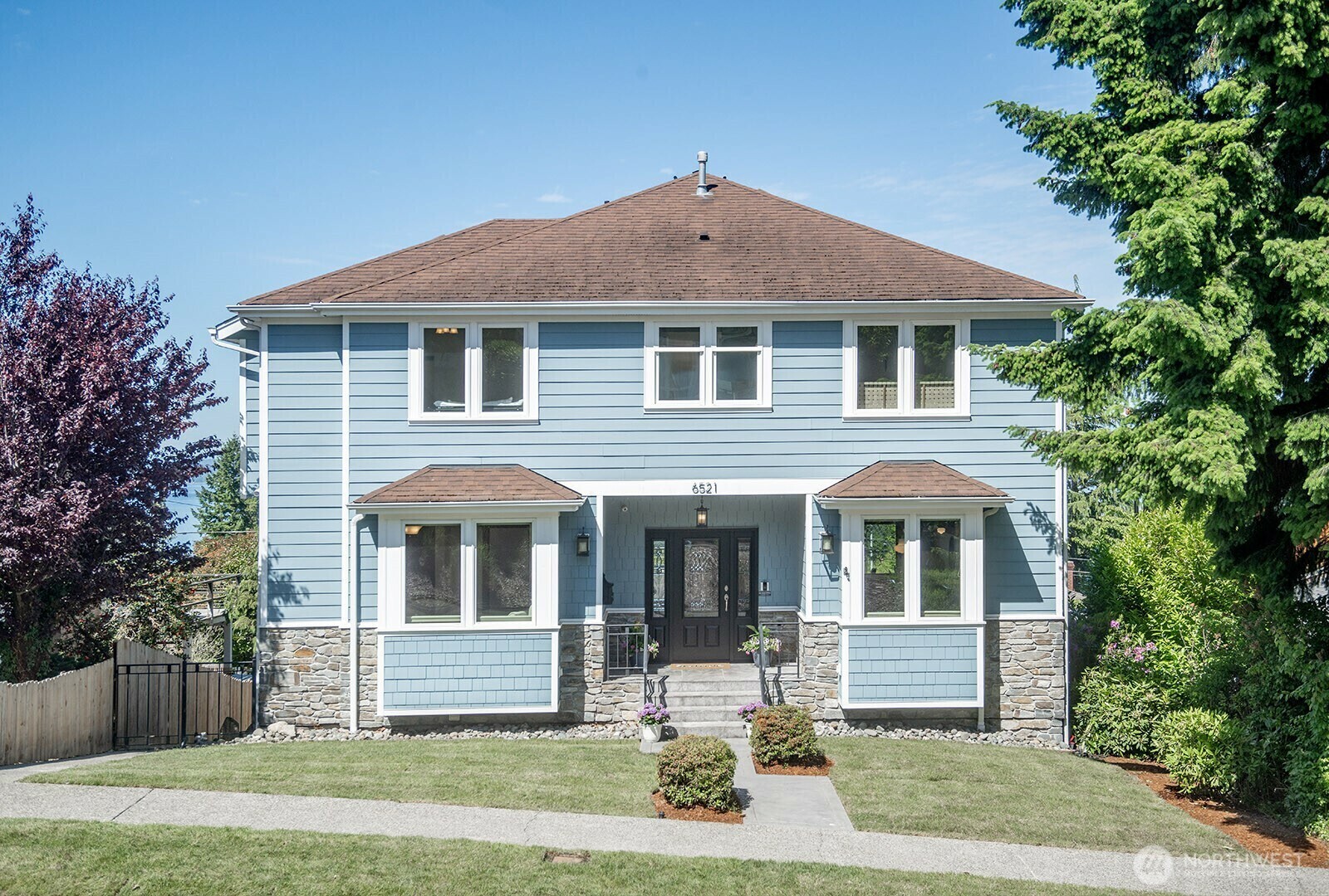 Property Photo: 6521 38th Avenue SW WA 98126