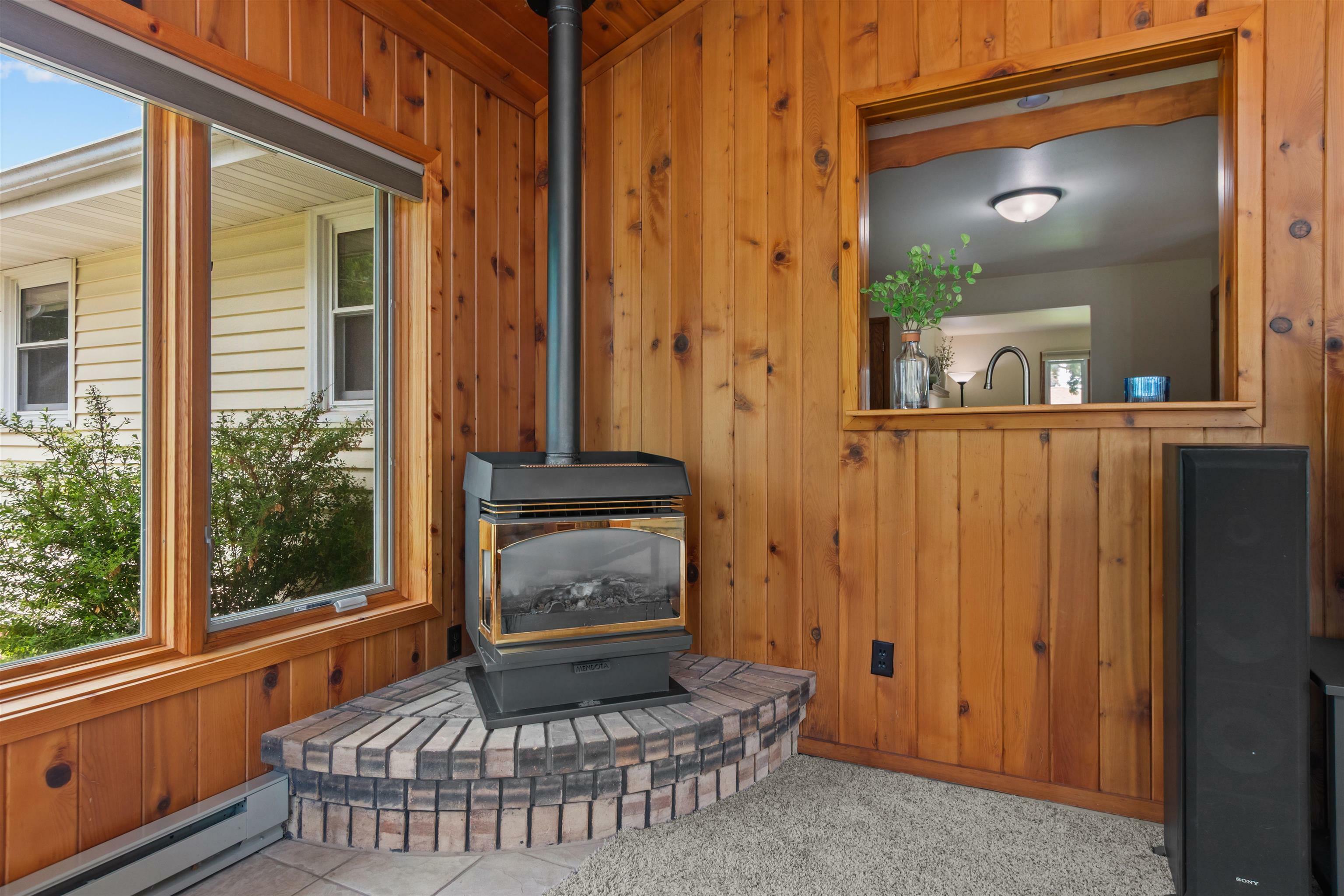 Property Photo:  1001 S Matthias Street  WI 54915-3605 