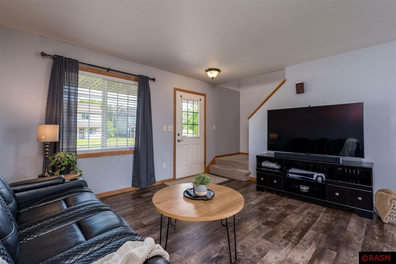 Property Photo: 105 Savannah Court MN 56001