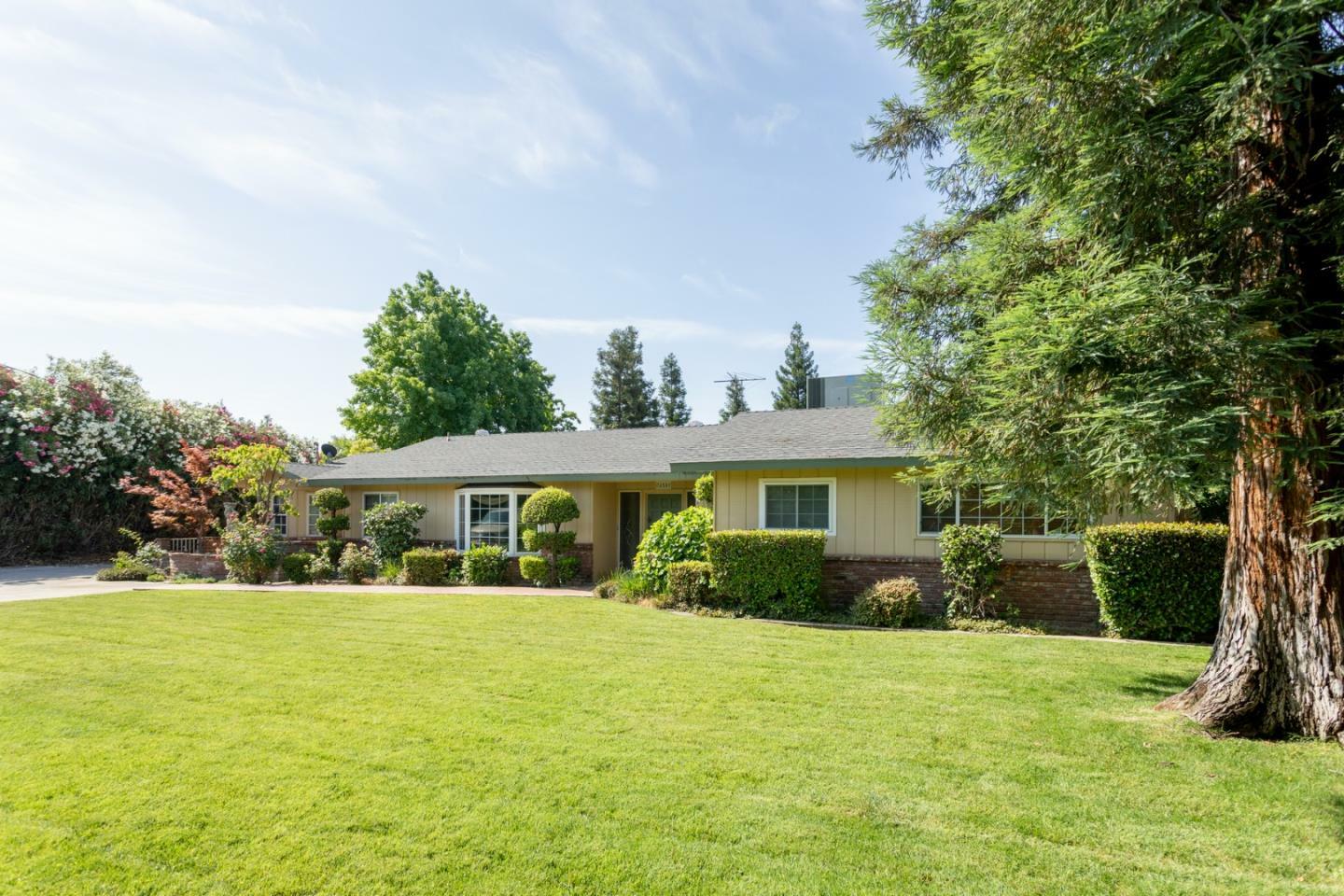 Property Photo: 450 West Alluvial Avenue CA 93611