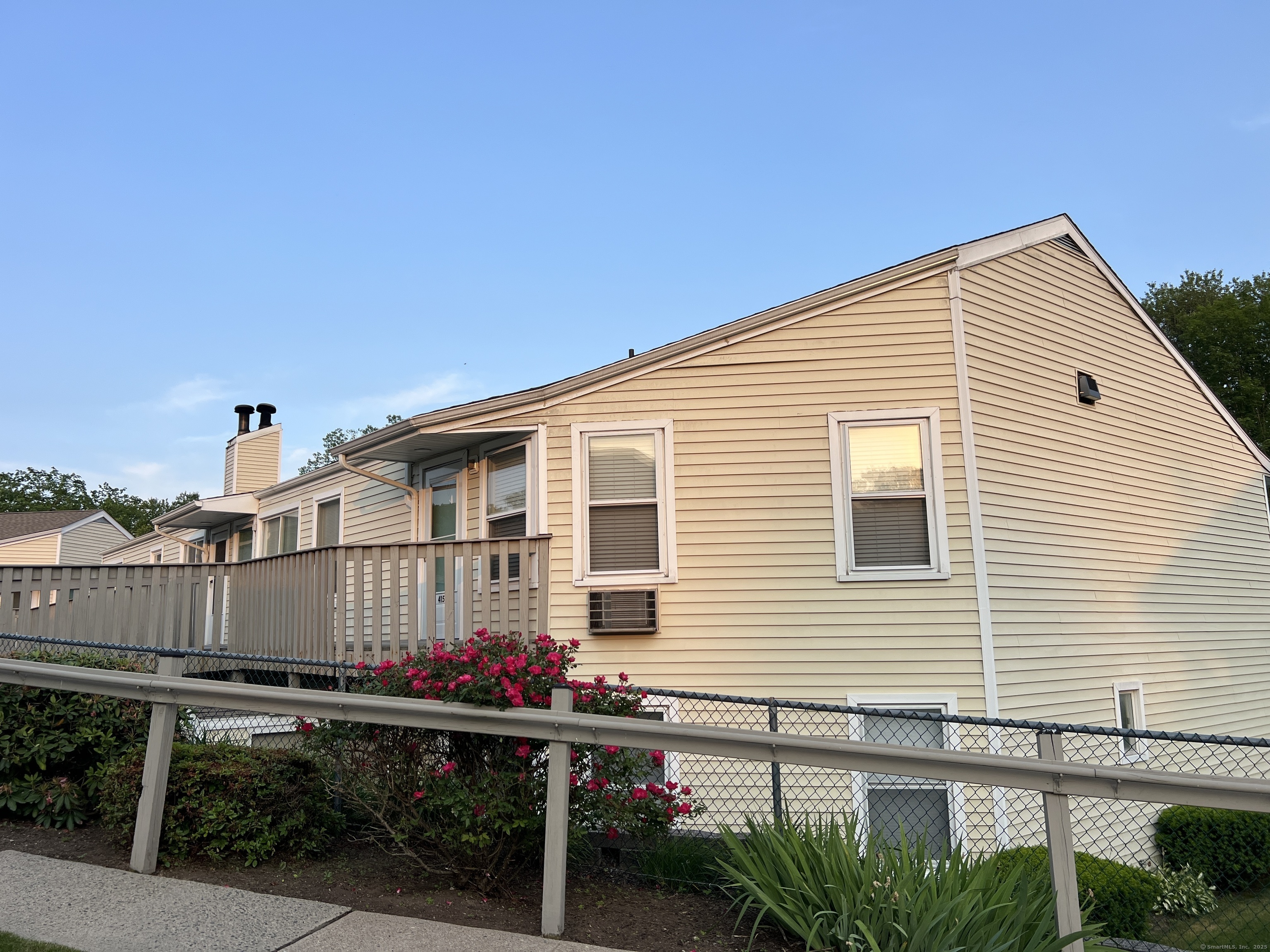 Property Photo:  415 East Mitchell Avenue 415  CT 06410 