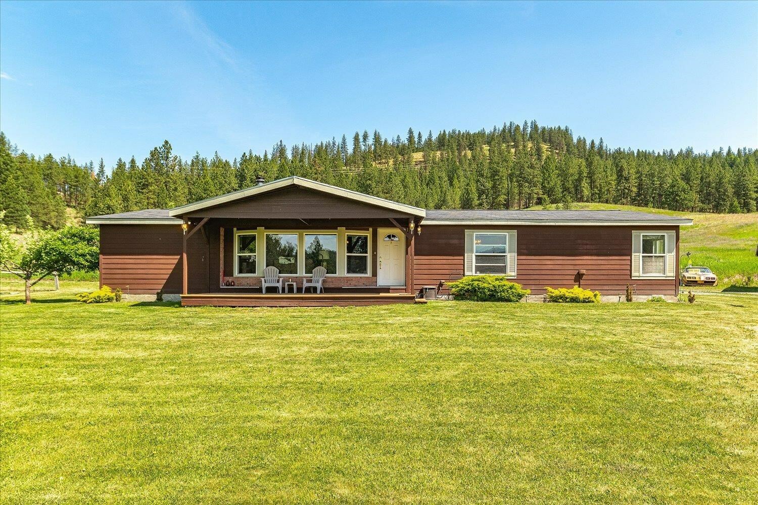 Property Photo: 1643 Highway 395 S WA 99109