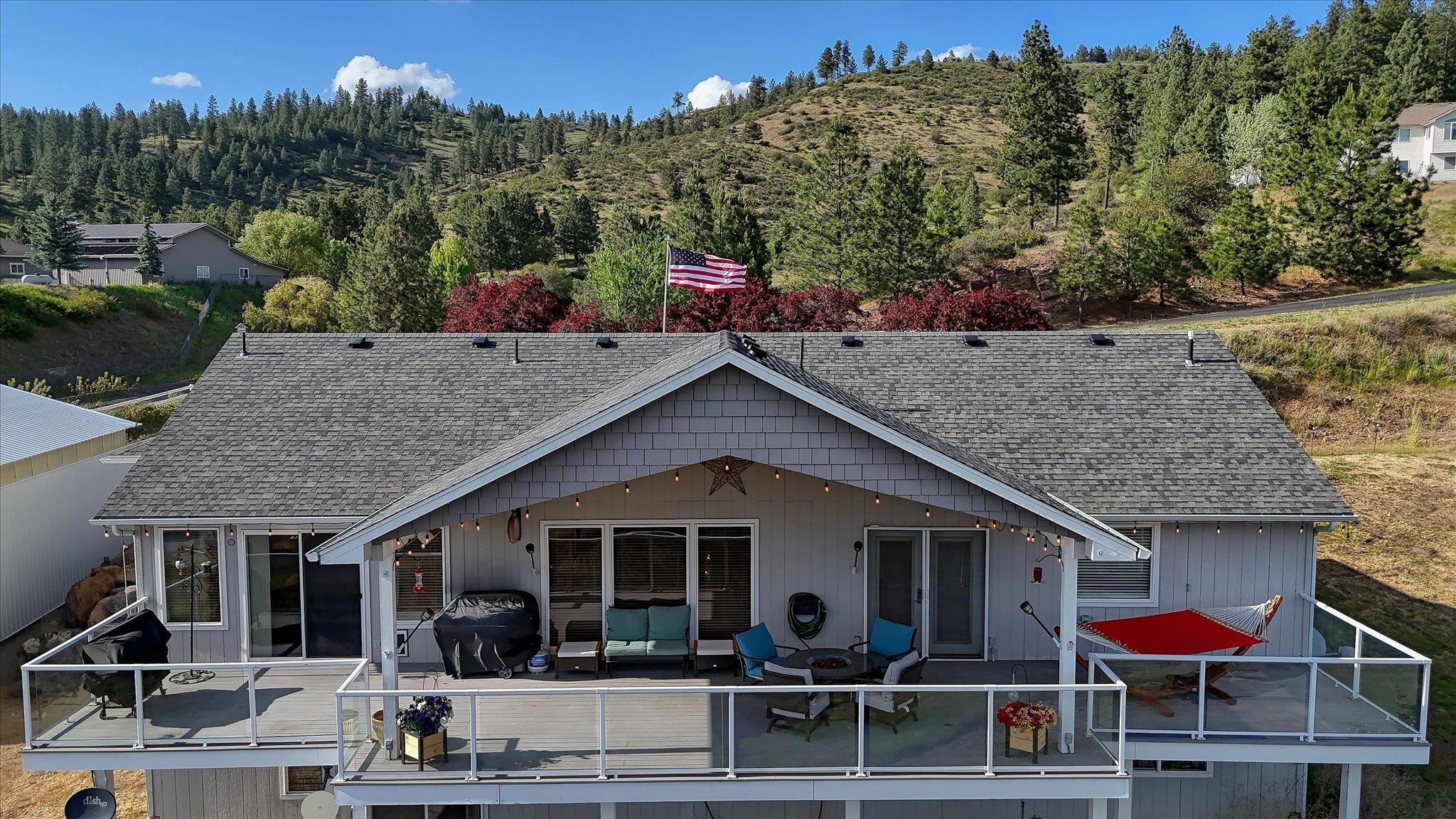 Property Photo: 6930 N Lynden Ln WA 99027