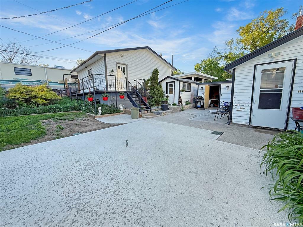 Property Photo: 428 1st Avenue NW SK S9H 0N4