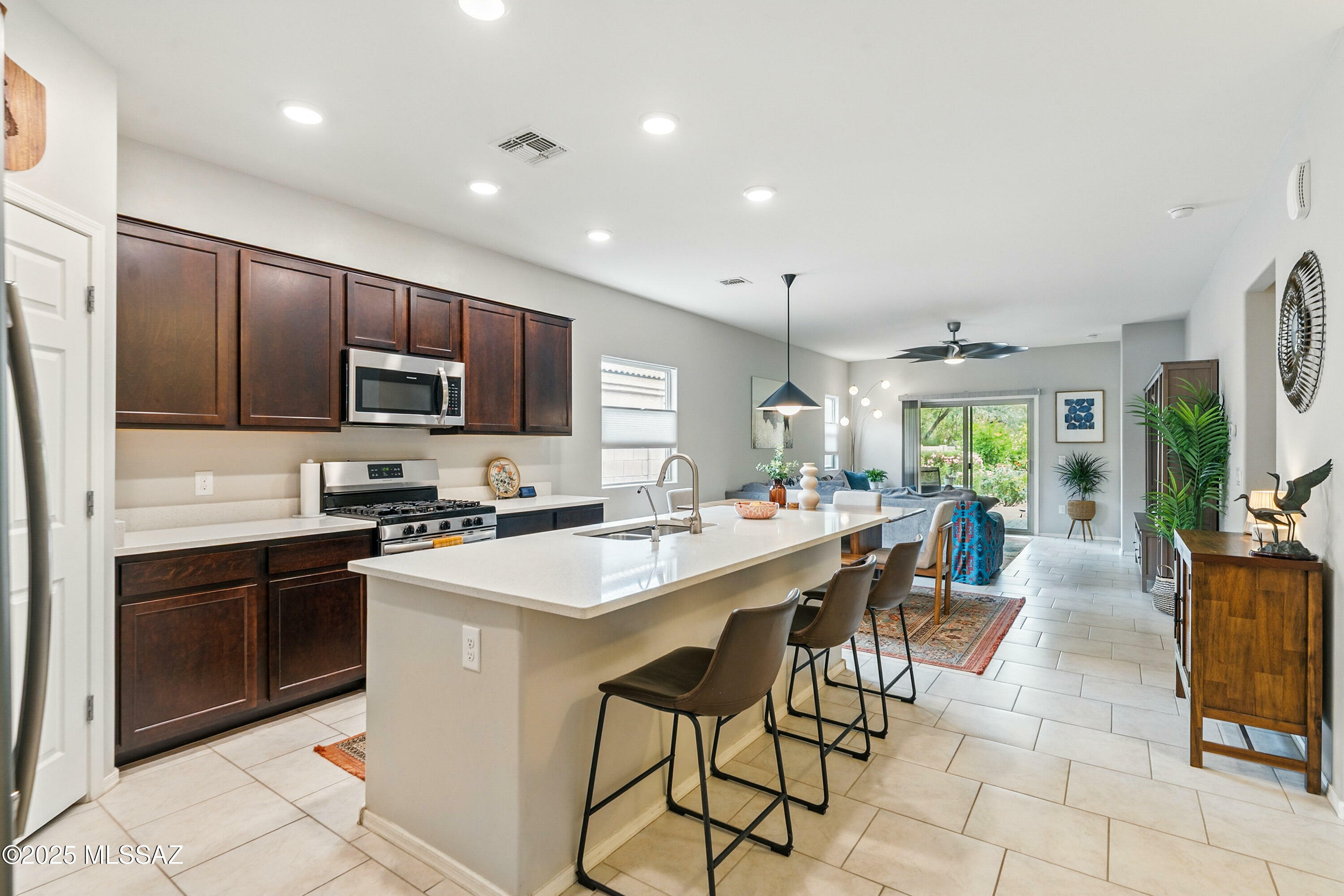 Property Photo: 208 E Calle Trona AZ 85614