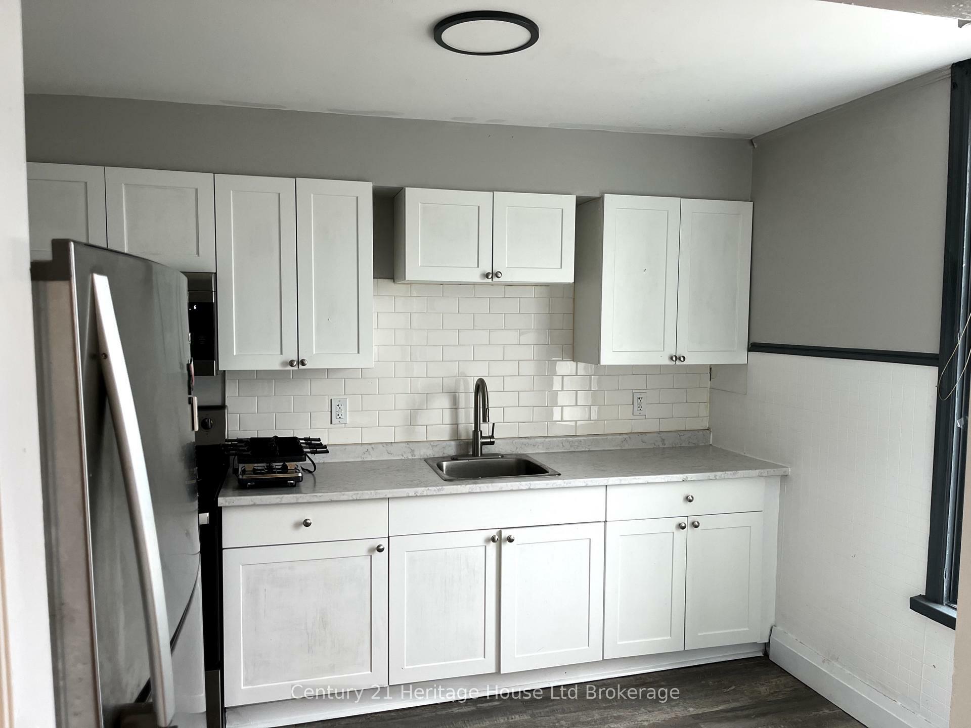 Property Photo: 2 Baldwin Street 3 ON N4G 2K2