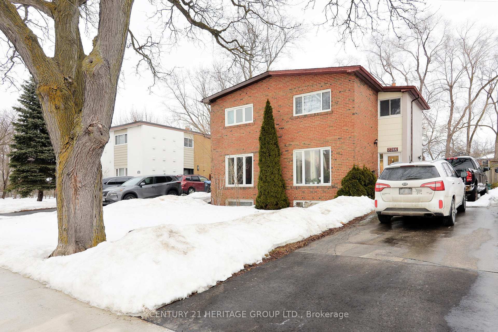 Property Photo:  2266 Brookhurst Road  ON L5J 1P9 