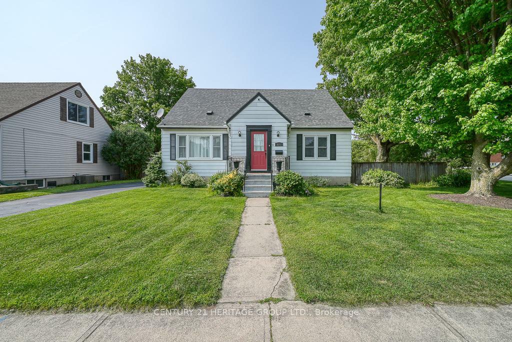 Property Photo: 825 Maple Avenue ON N4S 2A5