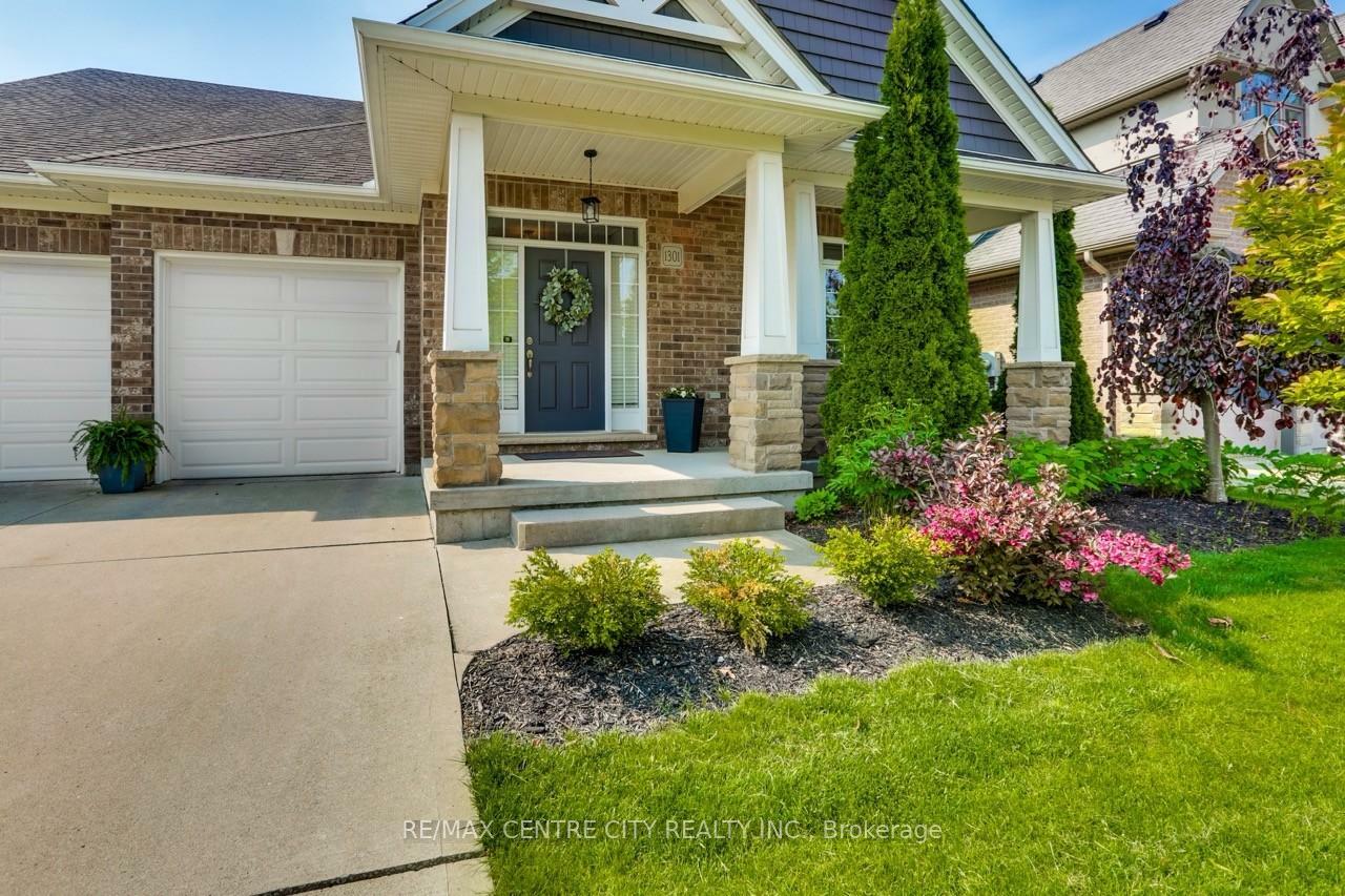 Property Photo:  1301 Eagletrace Drive  ON N6G 0K9 