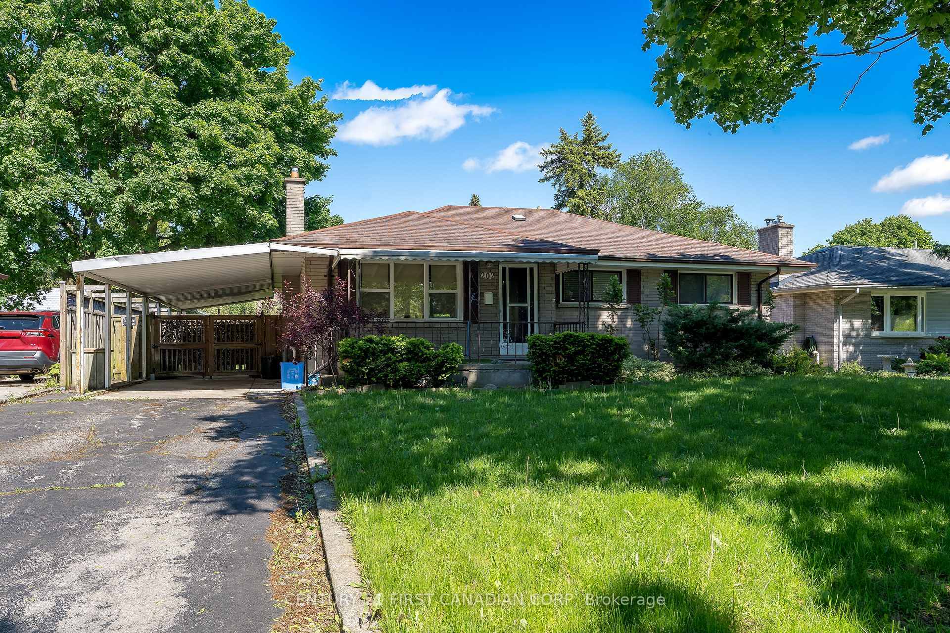 Property Photo:  202 Renfro Crescent  ON N5Z 3B7 