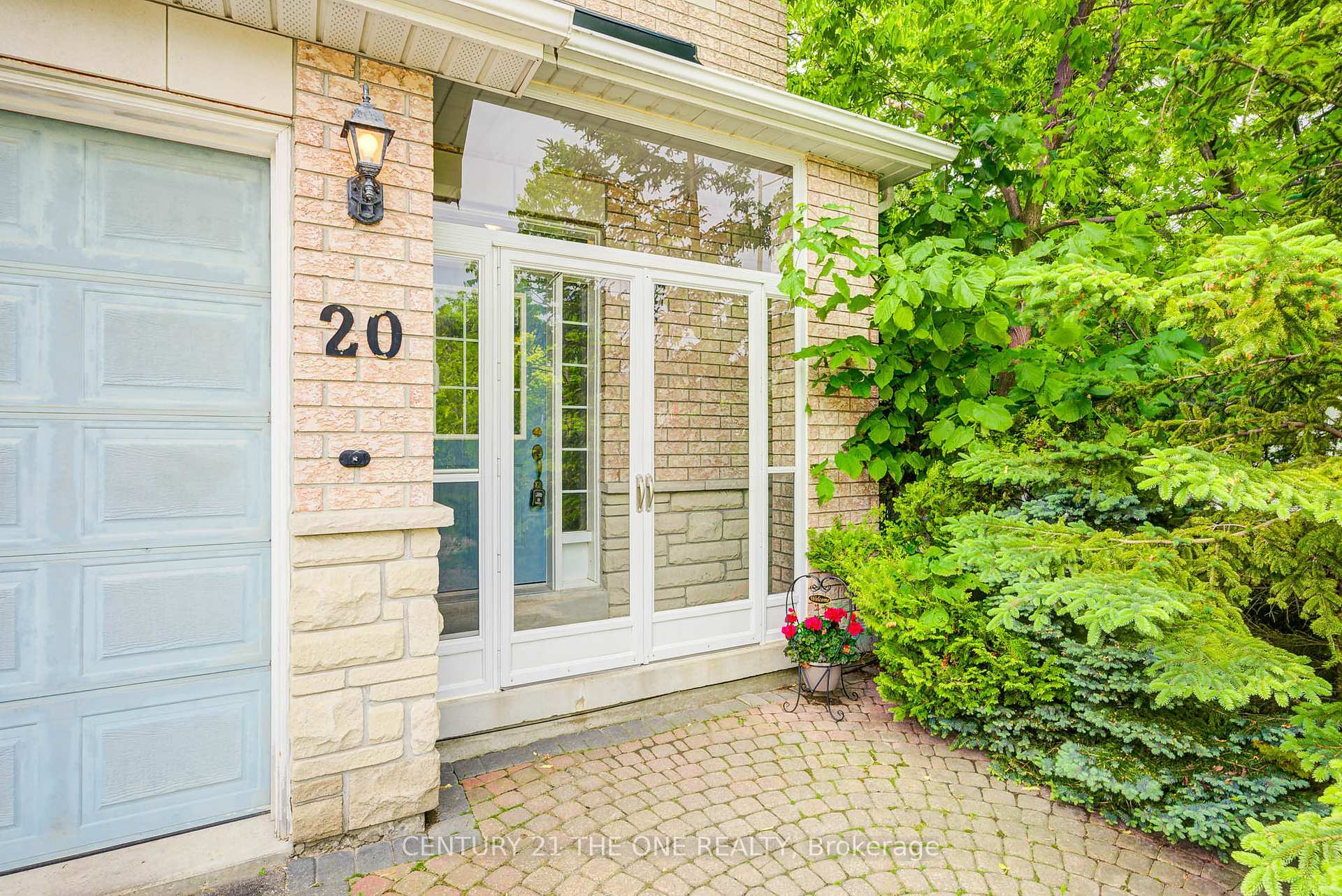 Property Photo: 20 Goldbrook Crescent ON L4S 1V4