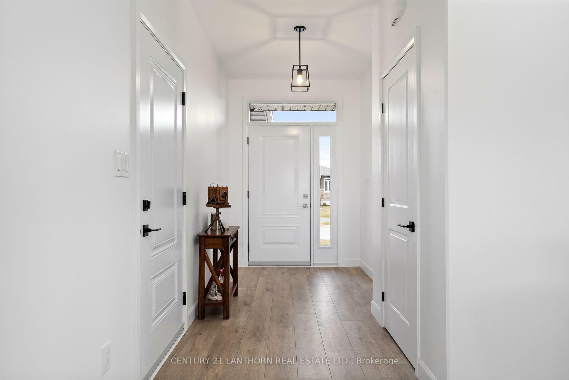 Property Photo: 62 Hastings Park Drive ON K8P 0H7