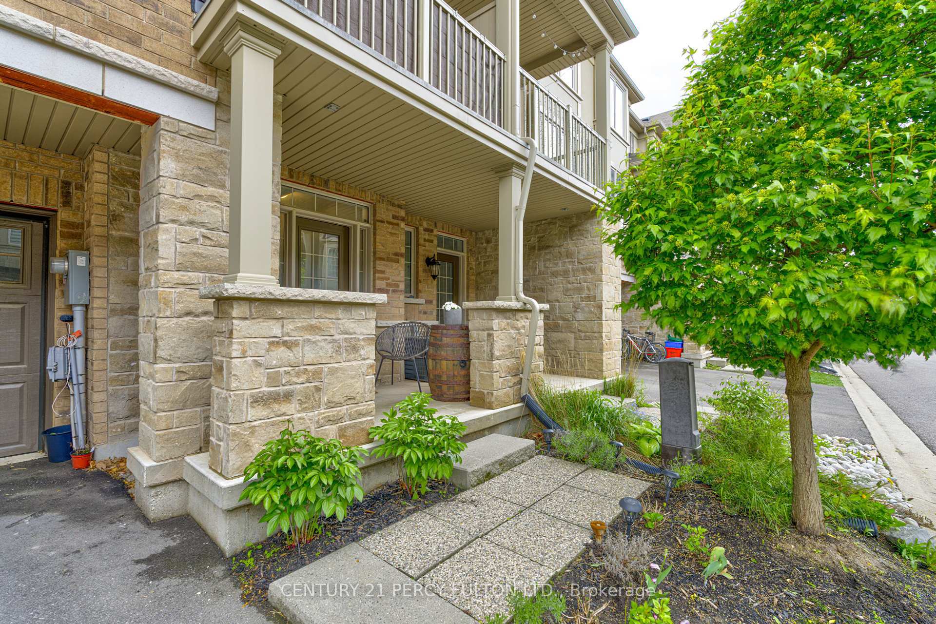 Property Photo: 386 Alderwood Common ON L6H 0P8