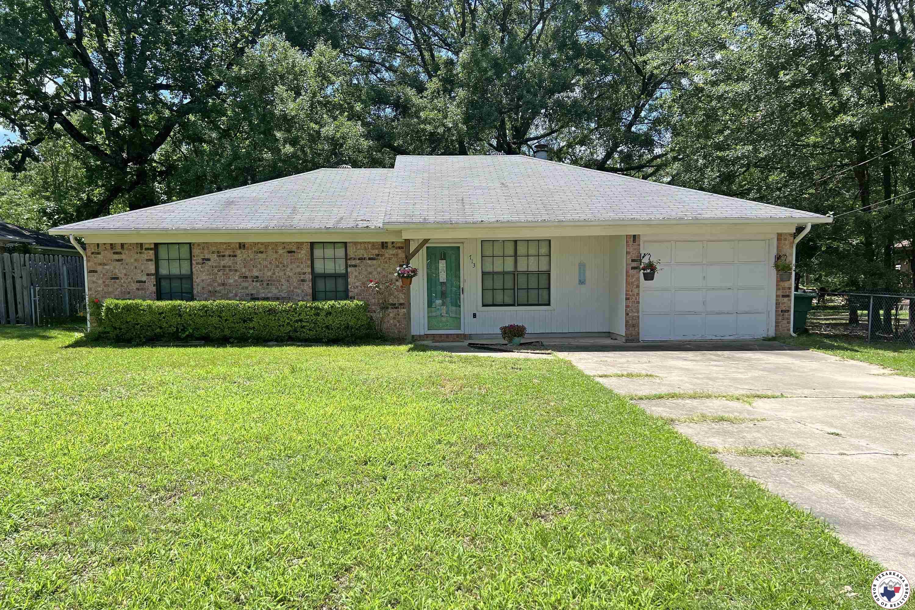 Property Photo: 713 Franklin TX 75501