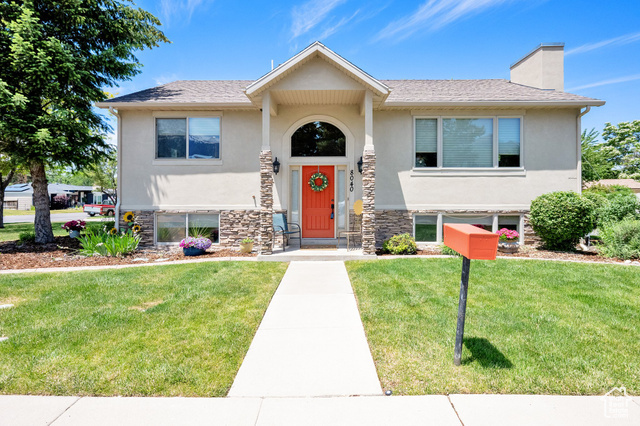 Property Photo: 8040 Viscounti Cir UT 84093