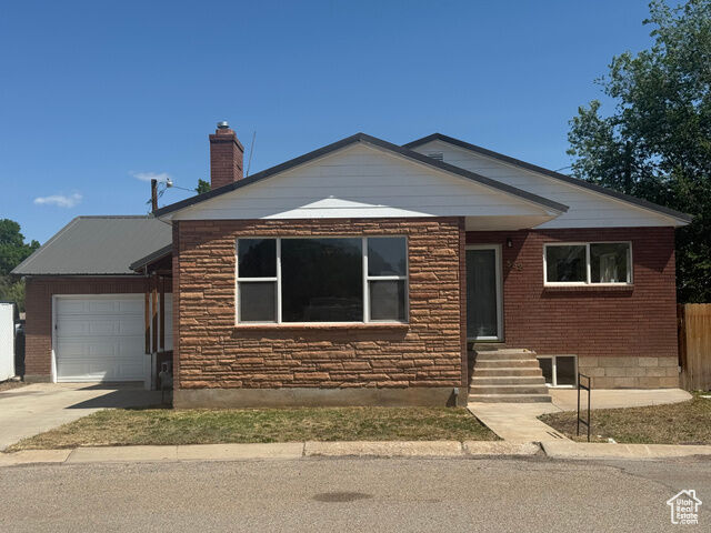 Property Photo: 559 E Harmston Ave UT 84066