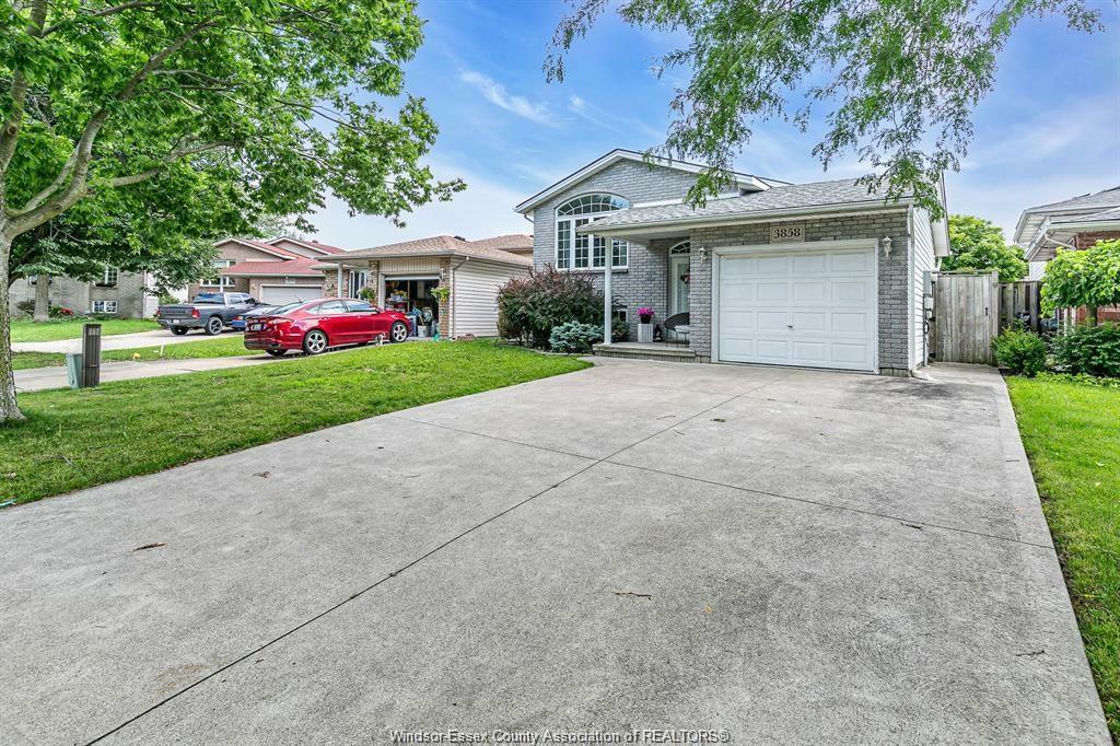Photo de la propriété:  3858 Acorn Crescent  ON N8W 5R5 