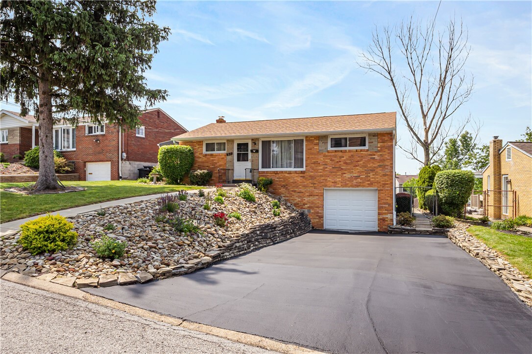 Property Photo:  513 Elaine Dr  PA 15236 