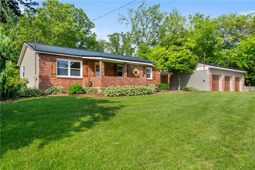 Property Photo:  988 Croft Road  PA 15601 