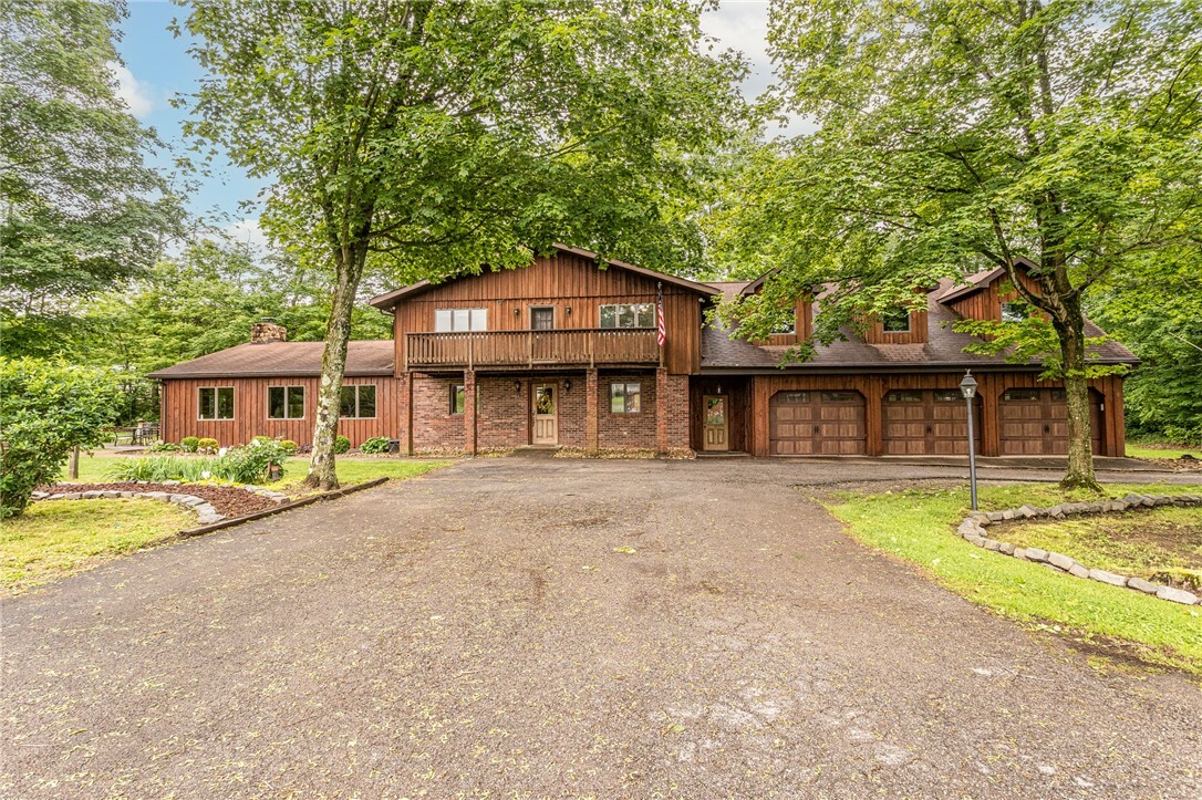 Property Photo: 526 Pleasant Valley Rd PA 15425