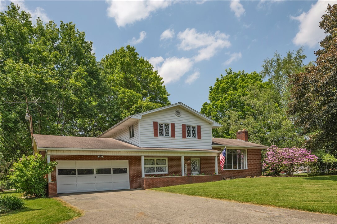 Property Photo: 17 Lakeview Drive PA 16159