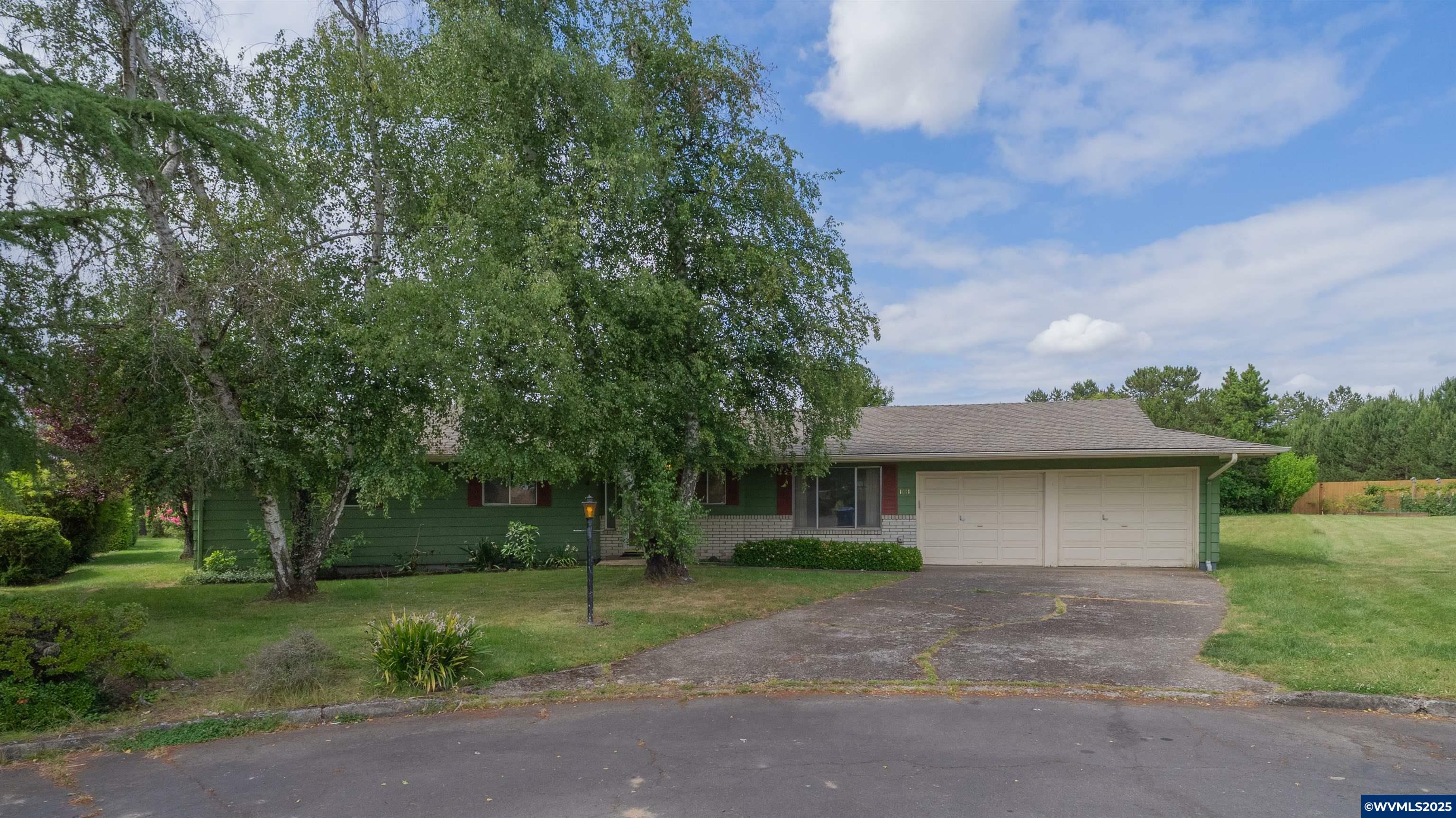 Property Photo: 1071 62nd Ct NE OR 97317