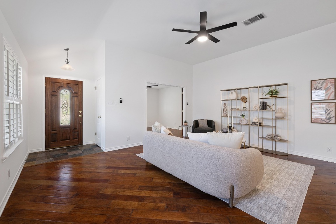 Property Photo: 10909 Grapevine Lane TX 78759