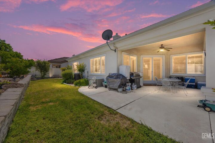 Property Photo: 13802 Blossom Ridge Drive CA 93306