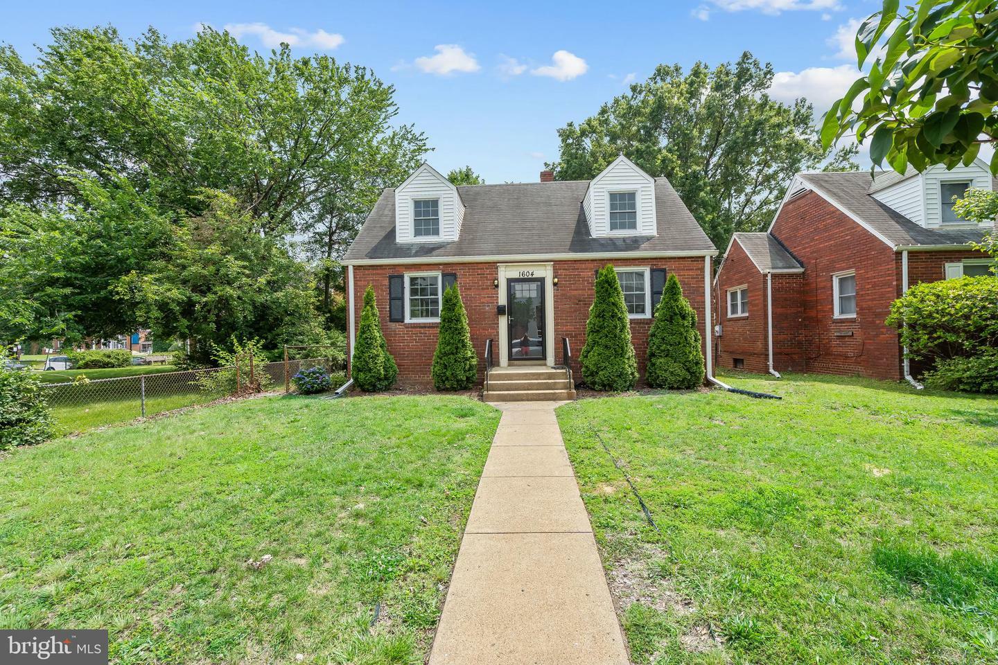 Property Photo: 1604 Peach Street VA 22302