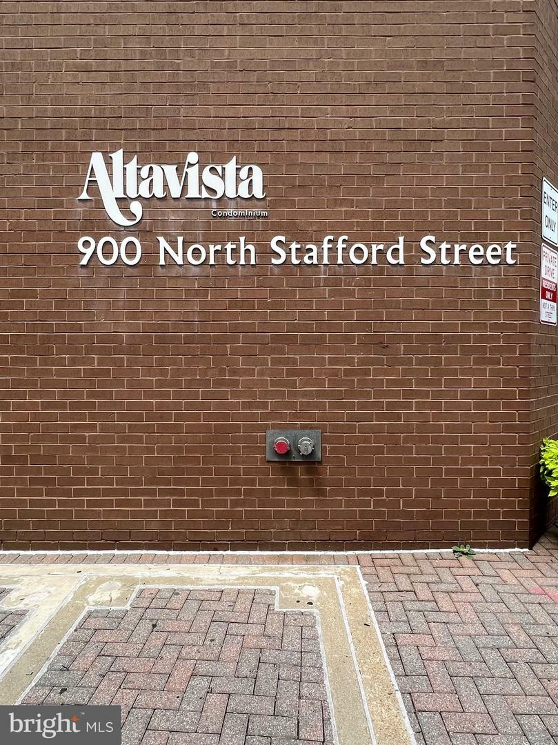 Property Photo: 900 N Stafford Street 1008 VA 22203
