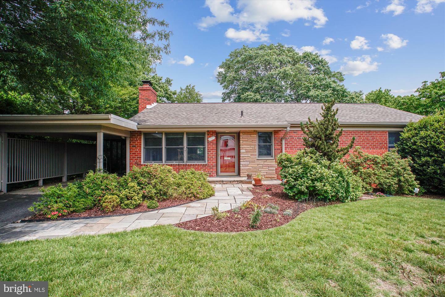 3529 N Nottingham Street  Arlington VA 22207 photo
