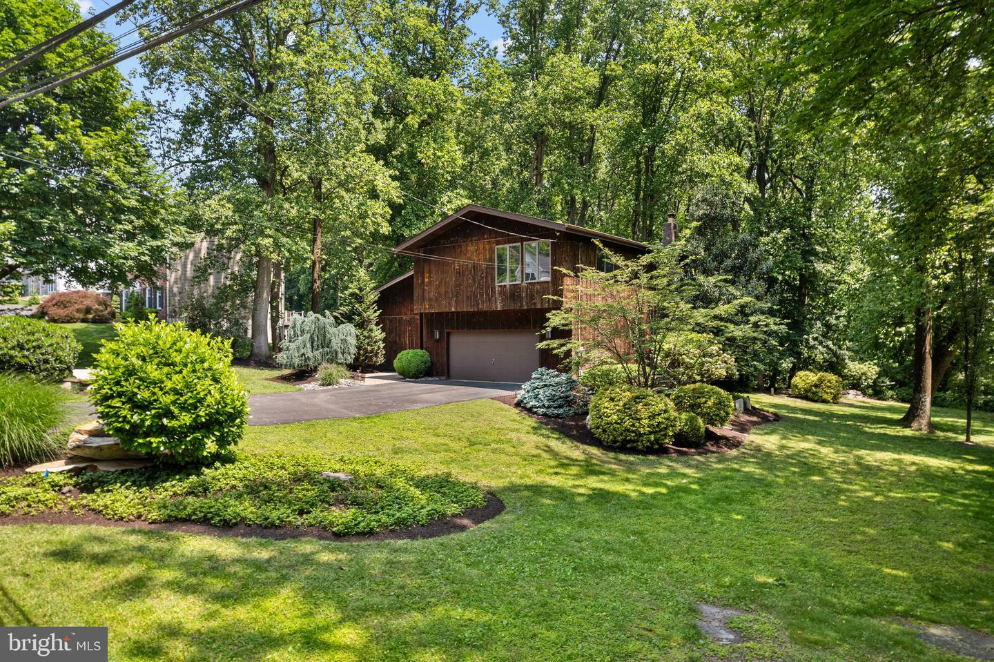 Property Photo: 707 S Pine Street PA 19047