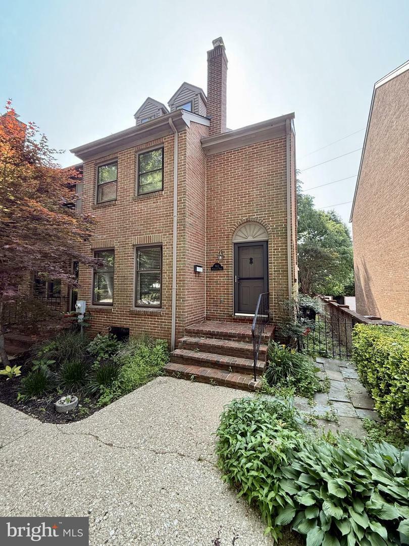 Property Photo: 912 N Bancroft Pky DE 19805