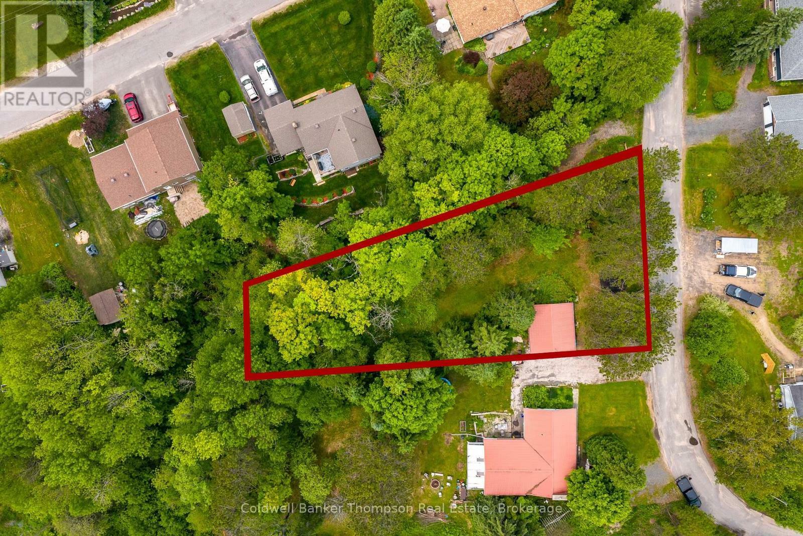 Property Photo: 211 Lakeshore Road ON P1H 1Y8