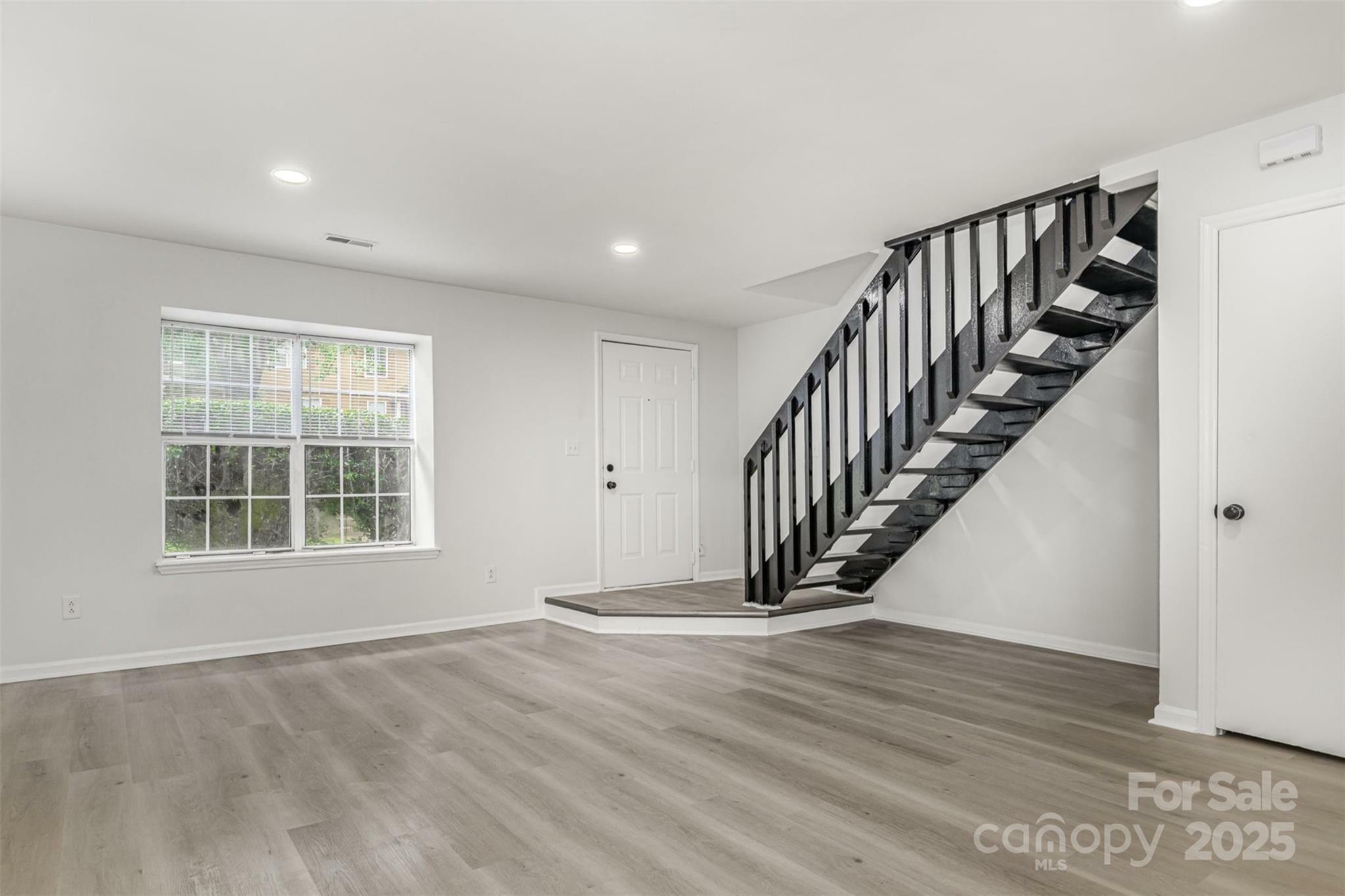 Property Photo: 3941 Briarhill Drive NC 28215