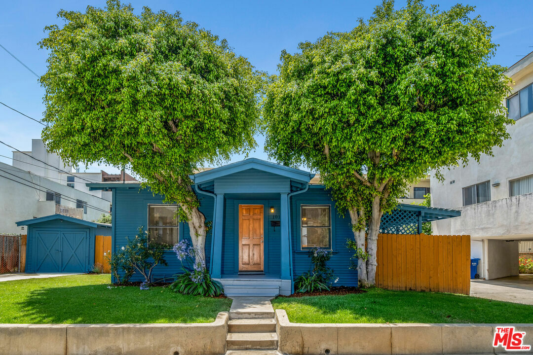 Property Photo:  1015 Granville Ave  CA 90049 