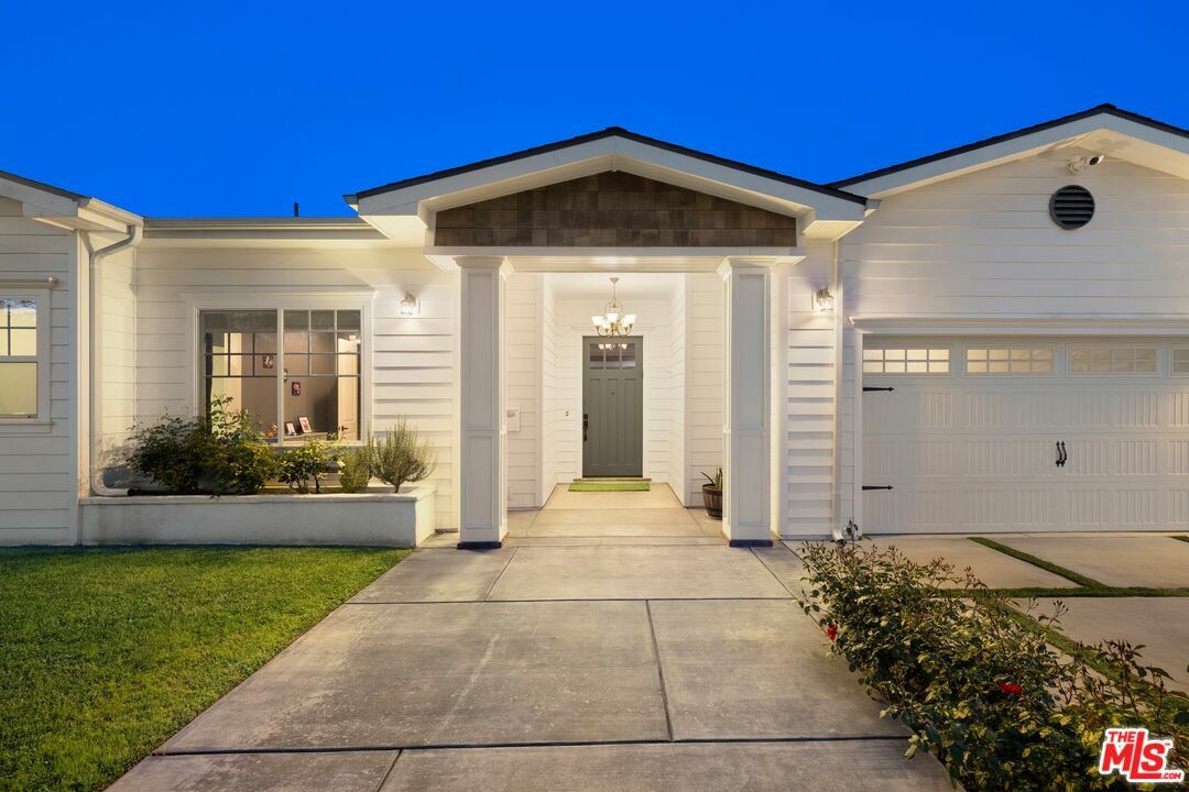 Property Photo:  4728 Vesper Ave  CA 91403 