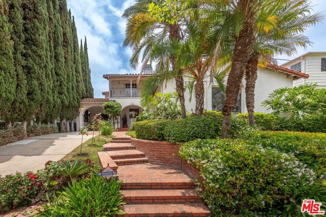 Property Photo: 475 S Rodeo Dr CA 90212